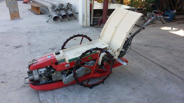 รถดำนา YANMAR รุ่น YP220 เก่าญี่ปุ่น  ดำนา 2 แถว  ขนาดกระทัดรัด สภาพสวย เครื่องยนต์ติดง่าย สภาพพร้อมใช้งาน