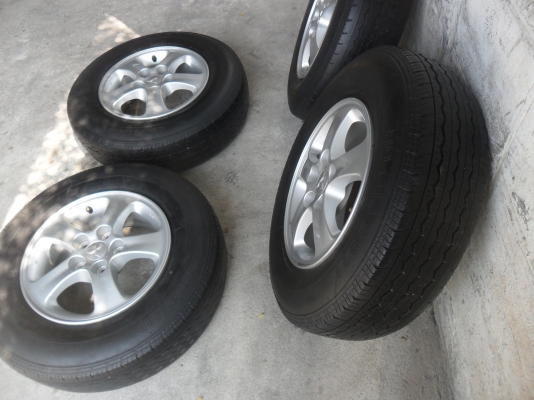 ล้อแม็ก 15นิ้ว 5รู114 ไทรตั้น พร้อมยาง สวยๆ 4 ล้อ ราคา 4300 บาท