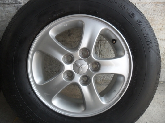 ล้อแม็ก 15นิ้ว 5รู114 ไทรตั้น พร้อมยาง สวยๆ 4 ล้อ ราคา 4300 บาท