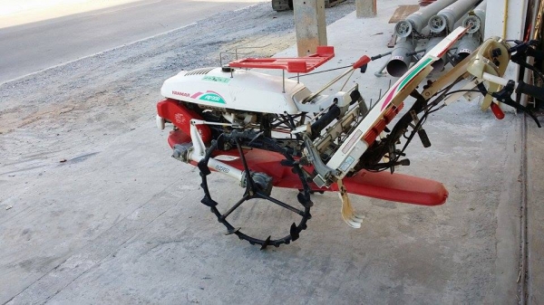 รถดำนา YANMAR รุ่น AP200 เก่าญี่ปุ่น  ดำนา 2 แถว  ขนาดกระทัดรัด สภาพสวยมาก  เครื่องยนต์ติดง่าย