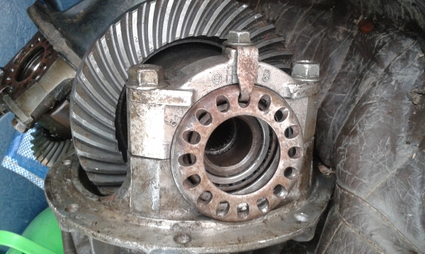 เฟื่องเบี้ยน ขาย 8/41 หลังเสื้อเหล็กใหญ่เต็ดหน้ามิเนียมใหญ่ เฟื่องเบี้ยน ขาย 8/41 หลังเสื้อเหล็กใหญ่เต็ดหน้ามิเนียมใหญ่