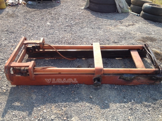 ขายเสาโฟล์คลิฟท์ สูง 3 เมตร มีโซ่ มีงา (ไม่มีหูยึด) ขายเสาโฟล์คลิฟท์ สูง 3 เมตร มีโซ่ มีงา (ไม่มีหูยึด)