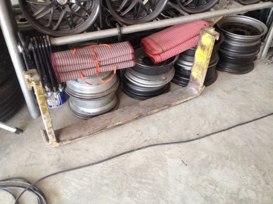 ขายเสาโฟล์คลิฟท์ สูง 3 เมตร มีโซ่ มีงา (ไม่มีหูยึด) ขายเสาโฟล์คลิฟท์ สูง 3 เมตร มีโซ่ มีงา (ไม่มีหูยึด)