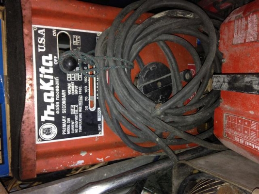 ตู้เชื่อม มากิต้า  200 เก็บใว้ไม่ได้ใช้ 3600