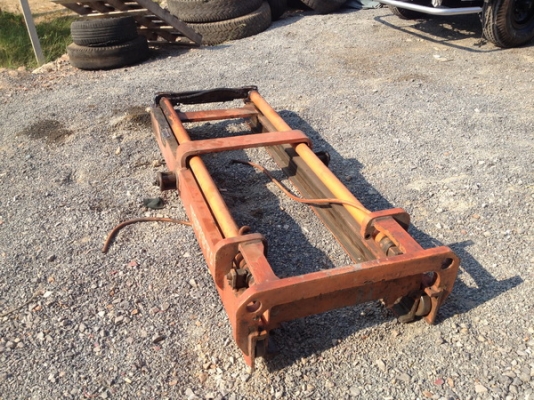 ขายเสาโฟล์คลิฟท์ สูง 3 เมตร มีโซ่ มีงา (ไม่มีหูยึด) ขายเสาโฟล์คลิฟท์ สูง 3 เมตร มีโซ่ มีงา (ไม่มีหูยึด)