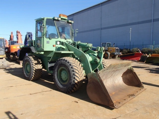 ขายรถตัก CAT 936E นำเข้าจากญี่ปุ่น ซีเรียลสูง 2,XXX. สวยมากครับ 090-986-2521 อ๊อบ