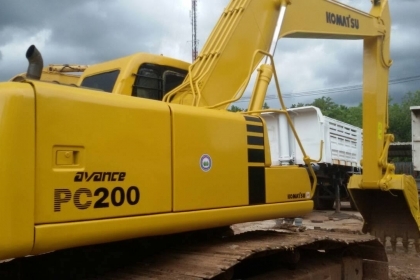 KOMATSU  PC200-6 วางเครื่องใหม่ อีซูซุ6BG1เทอโบ ซีเรียล94000 เล่มพร้อม แอร์เย็น ไฟฟ้าตัดนะครับพี่น้อง