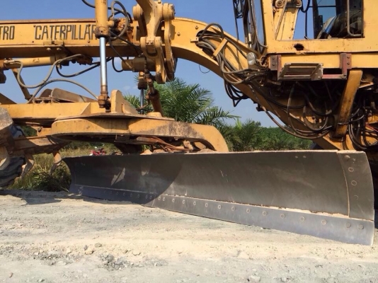 ขายรถเกรดcat 12 g ใบมีด6เมตร ราคา1900000(ราคาคุยกันใด้) รถใช้งานอยู่ระนอง ติดต่อ0810914056