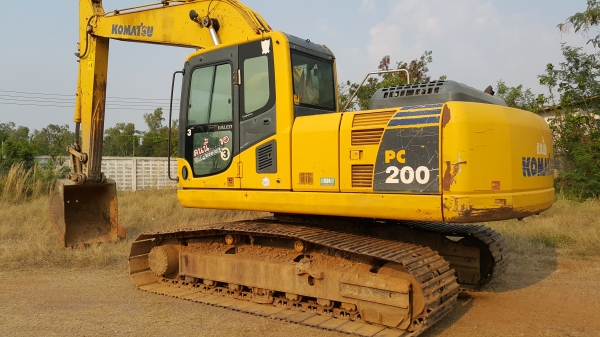 ขายรถแบคโฮ KOMATSU PC-200-8 ปี.2006  เล่มทะเบียน 15000  กว่า ช.ม ราคา.1500000 ต่อรองคับ สนใจโทรจองเลย