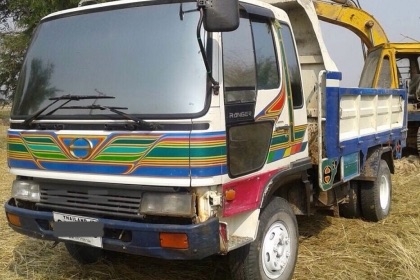 HINO FD 195 HP HO7D หกล้อดั๊มพ์ กระบะดั๊มพ์เหล็ก 6 ตันความยาว 3.60 เมตรสภาพสวยพร้อมบรรทุกได้เลยครับ เครื่องยนต์ 195 แรงเครื่องแรงดีไม่มีเยิ้ม หัวเก๋งสมอเงินภายในเก๋งคอนโซลครบพร้อม แอร์เย็น พวงมาลัยเพาเวอร์ ระบบเบรคทริ๊ปฟี้ครบครัน ช่วงล่างคัชซีไม่มีบวม ยาง HINO FD 195 HP HO7D หกล้อดั๊มพ์ กระบะดั๊มพ์เหล็ก 6 ตันความยาว 3.60 เมตรสภาพสวยพร้อมบรรทุกได้เลยครับ เครื่องยนต์ 195 แรงเครื่องแรงดีไม่มีเยิ้ม หัวเก๋งสมอเงินภายในเก๋งคอนโซลครบพร้อม แอร์เย็น พวงมาลัยเพาเวอร์ ระบบเบรคทริ๊ปฟี้ครบครัน ช่วงล่างคัชซีไม่มีบวม ยาง