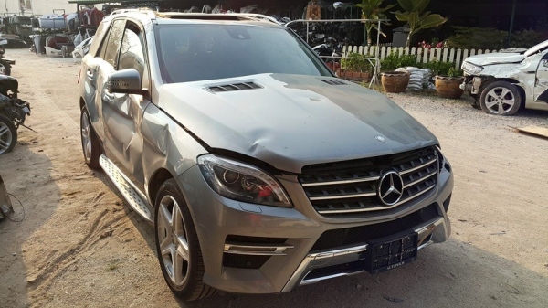 BENZ ML 250 BLUETEC 4AUTO ดีเซล ปี 2014 ทะเบียนบุคคลลอย
