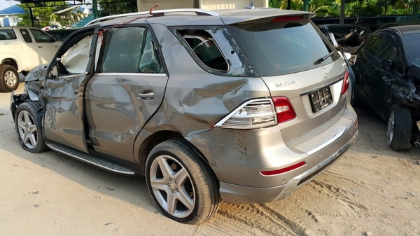 BENZ ML 250 BLUETEC 4AUTO ดีเซล ปี 2014 ทะเบียนบุคคลลอย