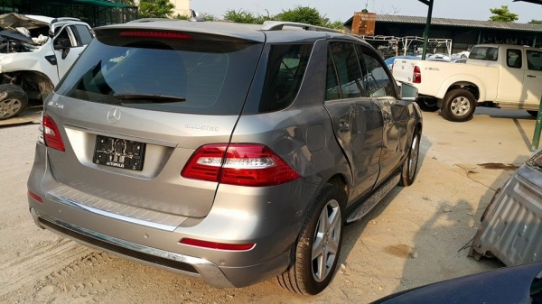 BENZ ML 250 BLUETEC 4AUTO ดีเซล ปี 2014 ทะเบียนบุคคลลอย