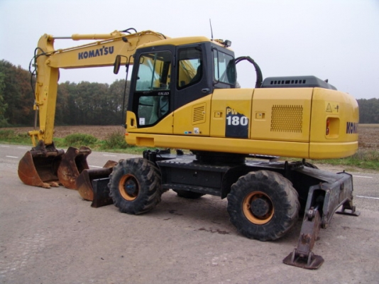 ขุดล้อยาง PW180-7K #K4**** 2006Y Tel : 098-858-5524 (Line), 092-269-9262 สามภพครับ