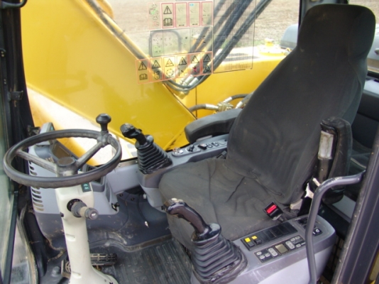 ขุดล้อยาง PW180-7K #K4**** 2006Y Tel : 098-858-5524 (Line), 092-269-9262 สามภพครับ