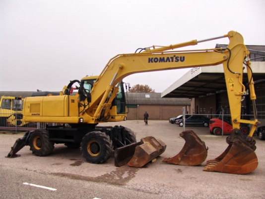 ขุดล้อยาง PW180-7K #K4**** 2006Y Tel : 098-858-5524 (Line), 092-269-9262 สามภพครับ