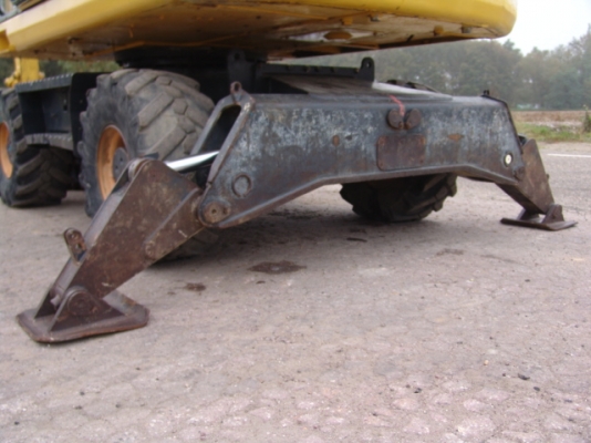 ขุดล้อยาง PW180-7K #K4**** 2006Y Tel : 098-858-5524 (Line), 092-269-9262 สามภพครับ