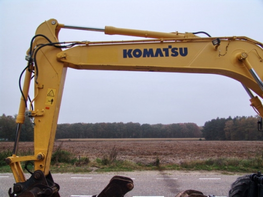 ขุดล้อยาง PW180-7K #K4**** 2006Y Tel : 098-858-5524 (Line), 092-269-9262 สามภพครับ