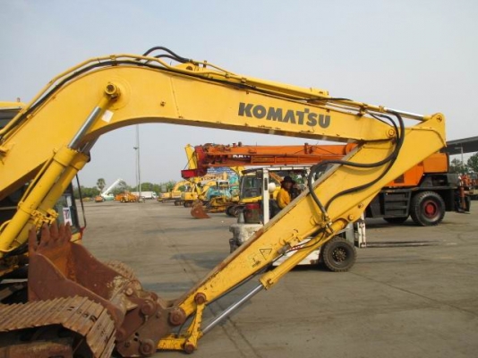 ขายรถขุด KOิMATSU PC130-6 เก่านอก ไฟฟ้าเต็ม ขายรถขุด KOิMATSU PC130-6 เก่านอก ไฟฟ้าเต็ม