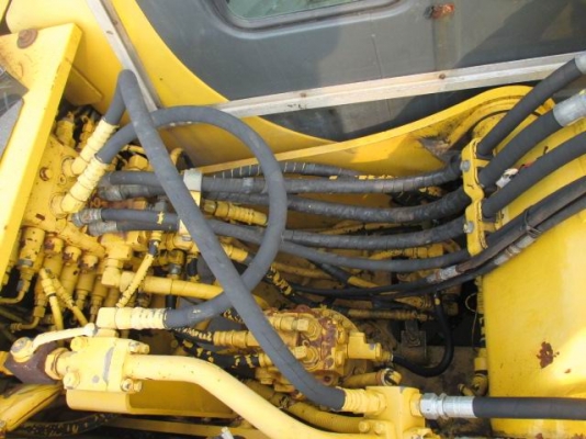 ขายรถขุด KOิMATSU PC130-6 เก่านอก ไฟฟ้าเต็ม ขายรถขุด KOิMATSU PC130-6 เก่านอก ไฟฟ้าเต็ม