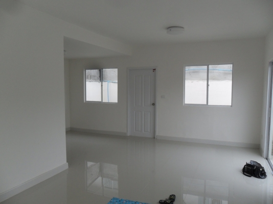 ให้เช่าบ้านเป็นหลัง สร้างใหม่ใกล้เมืองเอก  ม.รังสิต