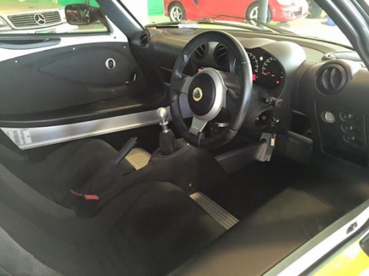 ขาย LOTUS ELISE ปี2011 รถออกศูนย์ Niche Cars ใหม่ 4.7 ล้านบาท สีเขียว เกียร์ธรรมดา 6 สปีด รถวิ่งน้อย 16000 กว่าโลแท้ เช็คระยะตลอด ไฟหน้า LED Day Light หลังคาแข็ง เปิดประทุนรับลมได้ครับ กุญแจรีโมท กระจกไฟฟ้า เครื่อง Alpine พร้อม Sub Box ภายในอะคันทาร่า เบา