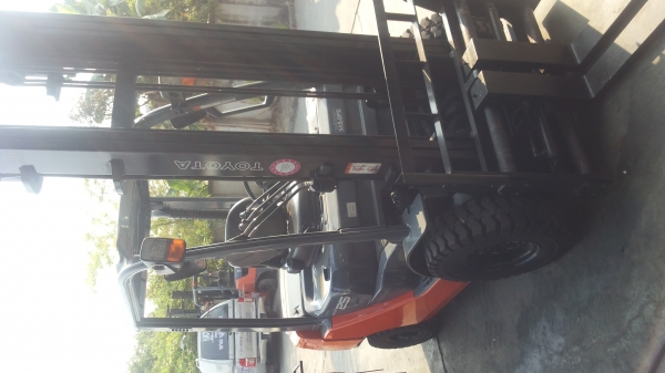 ขายรถ toyota 8fd25ดีเซลเสาสูง 4 เมตร