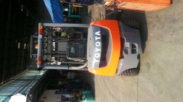 ขายรถ toyota 8fd25ดีเซลเสาสูง 4 เมตร