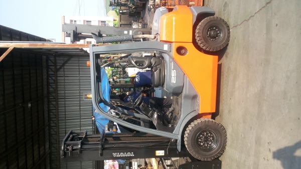 ขายรถ toyota 8fd25ดีเซลเสาสูง 4 เมตร