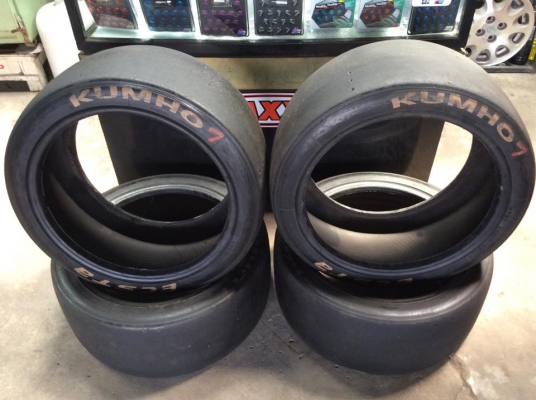 ขายยาง slick kumho 240/610R17