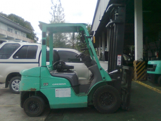 ขายรถ mitsubishi  grandia 2.5ton ดีเซล เสา4เมตร