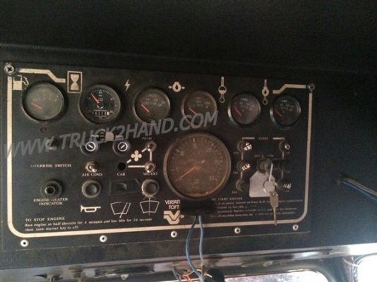 ขายรถตัดอ้อย AUSTOFT รุ่น 7000 หมายเลขตัวรถ 7215 เลขเครื่อง SA6D108-1-38791