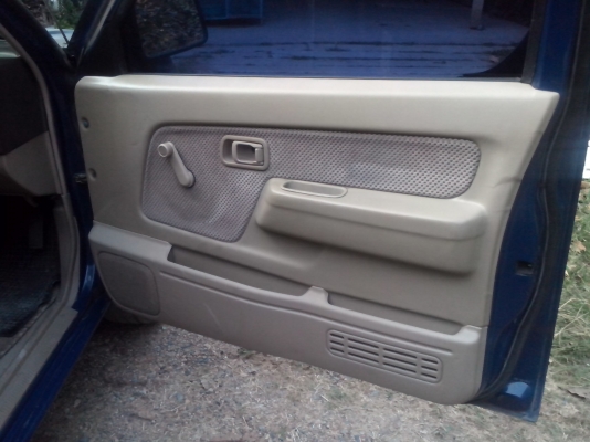 นิสสันฟอนเทีย ปี2006 2j ไม่โบเกียร์ธรรมดา LPGแจ้งลงเล่มเรียบร้อยภาษีเต็มพร้อมโอน