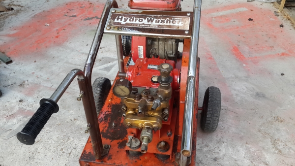 ปั้มฉีดยา สามสูบตัวใหญ่ๆ รหัส J - 14