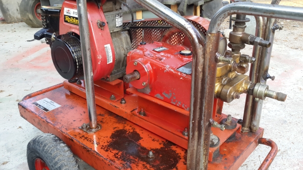 ปั้มฉีดยา สามสูบตัวใหญ่ๆ รหัส J - 14