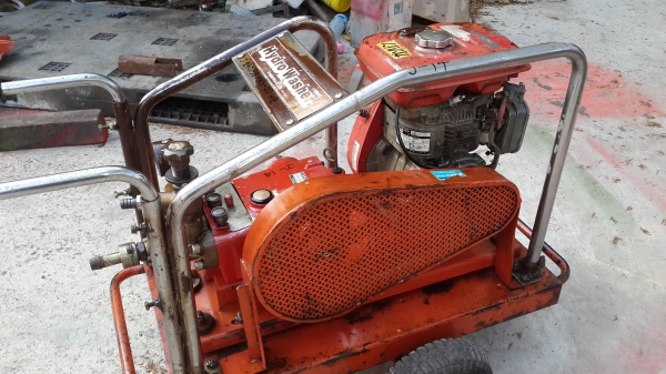 ปั้มฉีดยา สามสูบตัวใหญ่ๆ รหัส J - 14