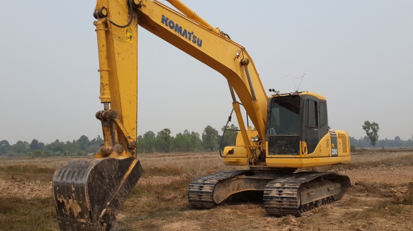 ขายด่วนKOMATSU PC200-7เอกสารพร้อมราคาเบาๆโทร0843923995