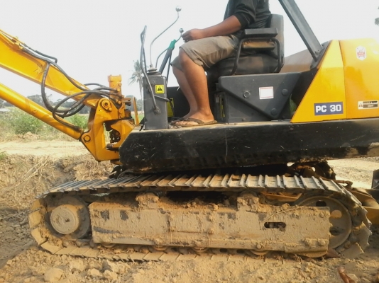 ขายแม็กโคKOMATSU PC30-5 ขายแม็กโคKOMATSU PC30-5