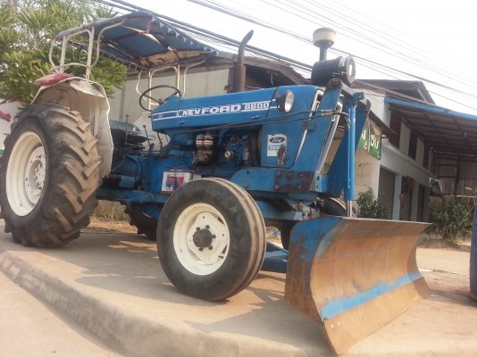 แทรกเตอร์ฟอร์ด T 6 พร้อมใบมีดดันหน้า...เล่มทะเบียนพร้อม