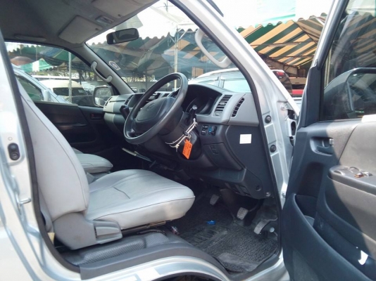 รถตู้ TOYOTA COMMUTER 2.5 ดีเชลล์ ปี 2009 เบาะหนัง ราคา 699,000 บาท โทร 0922726669 ตันหยงค่ะ