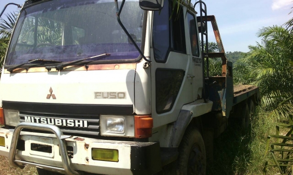 รถมิตซู 10 ล้อ  ท้ายลาด  FN527M - TD /  195 แรงม้า. ปี 37    สนใจติดต่อ  081 - 6079515