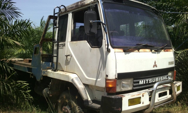 รถมิตซู 10 ล้อ  ท้ายลาด  FN527M - TD /  195 แรงม้า. ปี 37    สนใจติดต่อ  081 - 6079515