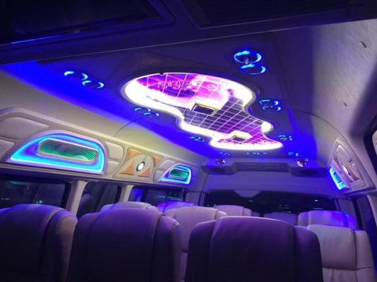 TOYOTA COMMUTER 2.5 ดีเชลล์ แต่งวีไอพีแล้ว หลังคาสุง แต่งวีไอพี พิเศษราคา 899,000 บาทเท่านั้นค่ะโทร 0922726669 คุณตันหยงค่ะ