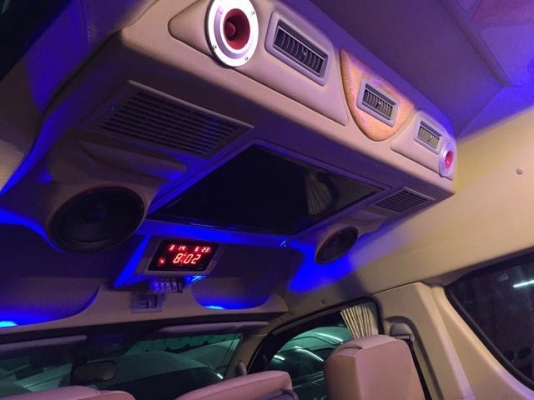 TOYOTA COMMUTER 2.5 ดีเชลล์ แต่งวีไอพีแล้ว หลังคาสุง แต่งวีไอพี พิเศษราคา 899,000 บาทเท่านั้นค่ะโทร 0922726669 คุณตันหยงค่ะ