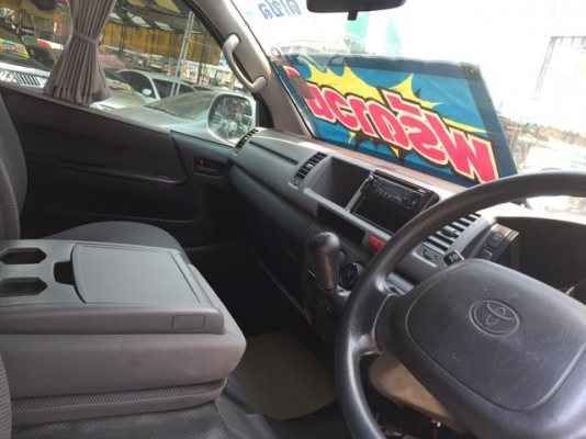 ใช้เงินออกรถ 70,000 บาทเท่านั้น กับรถตู้ TOYOTA COMMUTER ดีเซลล์ 2.5 cc ปี 2007 เบาะหนัง 4 แถว  สวยเต็มๆ ราคา 639,000 บาท โทร 0922726669  คุณตันหยง