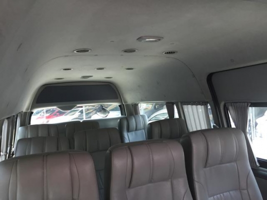 ใช้เงินออกรถ 70,000 บาทเท่านั้น กับรถตู้ TOYOTA COMMUTER ดีเซลล์ 2.5 cc ปี 2007 เบาะหนัง 4 แถว  สวยเต็มๆ ราคา 639,000 บาท โทร 0922726669  คุณตันหยง