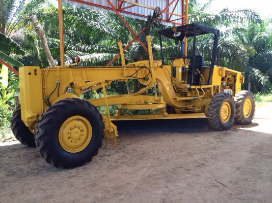 ขายรถเกรดKOMATSU-GD611-A-1รถทํางานได้6พันกว่าชั่วโมง