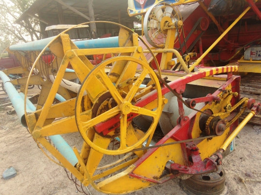 ขายรถเกี่ยวนวดข้าวเกษตรพัฒนา รุ่นไอ้หนุ่มไวไฟ