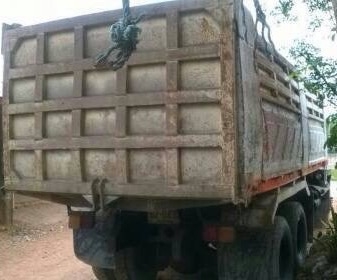 MITSUBISHI FUSO FN527S TURBO - 220 HP 6D16 TF 5006 สิบล้อดั๊มพ์ 2 เพลา กระบะดั๊มพ์เหล็ก 12 ตันของสามมิตรลอนเฉียงสภาพดีสวยพร้อมบรรทุกได้เลย เครื่องยนต์แรงดีเดิมๆ เกียร์ LOW-HI 10 SPEED ภายในเก๋งคอนโซลสวยครบ แอร์ พวงมาลัยเพาเวอร์ ระบบเบรคทริ๊ป ช่วงล่างคัชซี