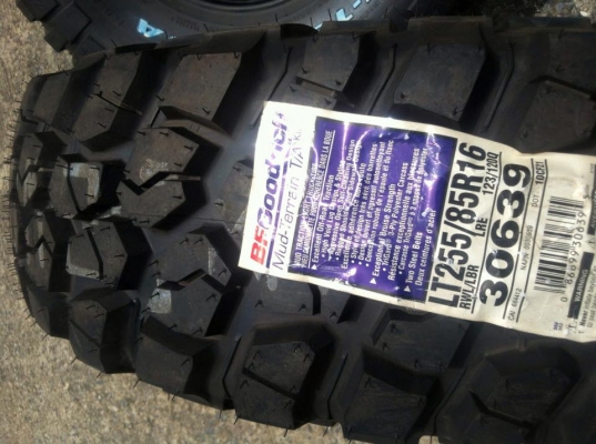 ขายยางใหม่ BF Goodrich Mud-terrain KM2 255 85 r16 ชุดสุดท้าย ขายยางใหม่ BF Goodrich Mud-terrain KM2 255 85 r16 ชุดสุดท้าย